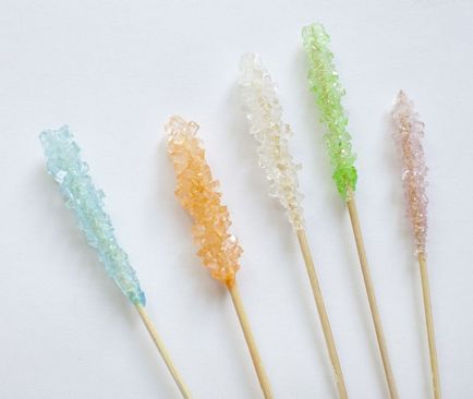 Как да расте захар кристали на клечка - това е забавно