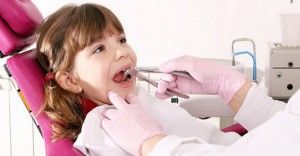 Как да грабне бебе зъб при дете у дома, без болка