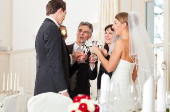Как да се отговори на младите родители на младоженеца младоженци се срещнаха с самун традиции, обичаи