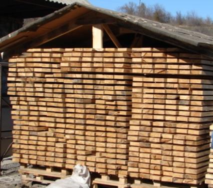 Как да съхранявате дървен материал