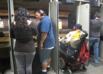 Тъй като хората с увреждания живеят в Америка, хората с увреждания, на обществено място за хора с увреждания