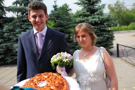 Loaf с ръцете си върху традициите на сватбени и съвети