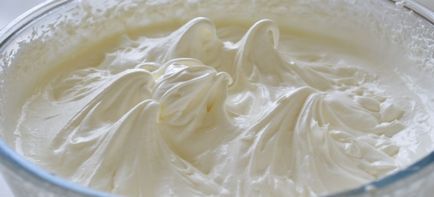 Кремът на торта крем - рецепти от сметана с маскарпоне, извара, сметана и