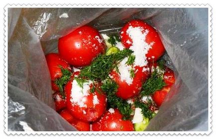 Бързо Рецепта за 5 минути осолени домати в пакета