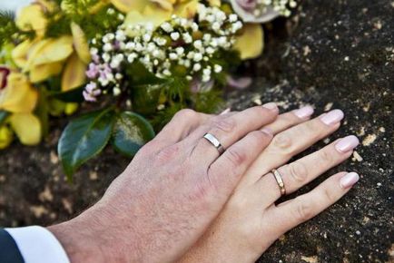 Защо венчален пръстен се носи на безименния пръст на традицията на