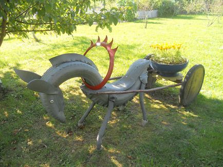 Занаяти от гумата на колелото, с ръцете си - безплатно декор за района - тревна площ за деца и родители