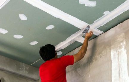 Подгответе тавана за боядисване с латексова боя