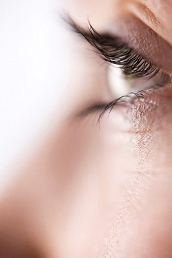 Зачервяване на очите, причинява, как да премахнете червените очи