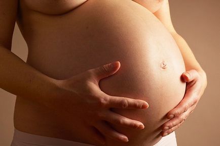 Ивица на корема по време на бременност, когато е налице, тя преминава