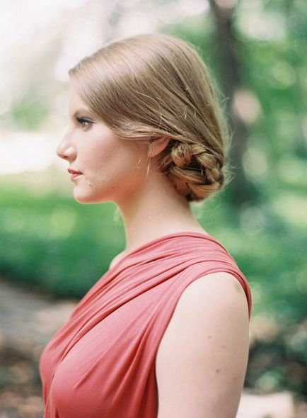 Прически за средна коса с плитки в прегледите на сватбени снимки