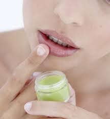 Причините за алергични симптоми по устните и тяхното лечение