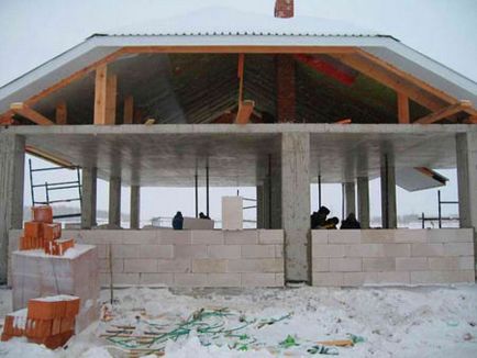Проекти и строителство на частни къщи на бетонни плочи и панели