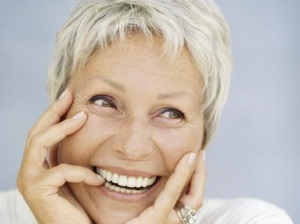 Класация на най-добрите кремове за лице против стареене от бръчки след 60 години