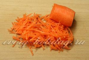 Пилешки салата с моркови и сирене
