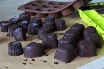 Шоколадови бонбони със ръцете си 1