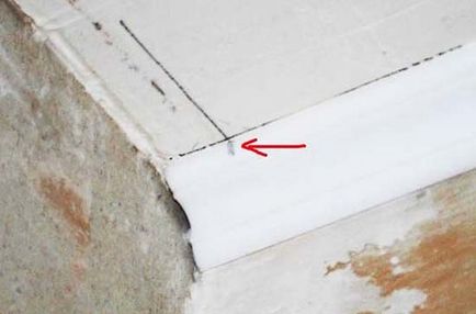 Съвети за това как да се намали ъгъла на корнизи пода и тавана, както и как да се използва митра кутия и