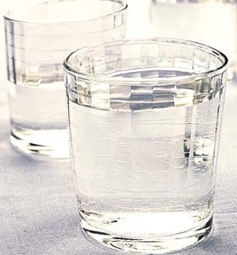 Една чаша вода на празен стомах сутрин - един добър навик, здраве Прочистване на организма