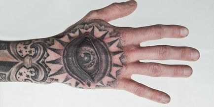Татуировка на китката за мъжките ценности, идеи и скици със снимки