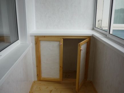 Тумба към балкона с ръцете си - просто и функционално