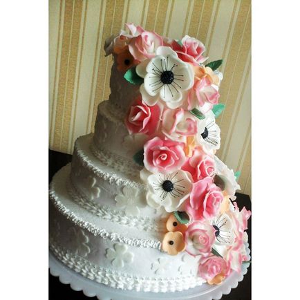 Украсете тортата за сватбени популярните и уникални видове бижута