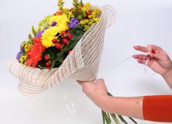 Опаковка за цветя със собствените си ръце