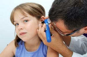 симптоми инфекция на ушите и лечение у дома