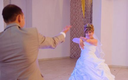 Защо се нуждаем от първия танц на сватбата младото