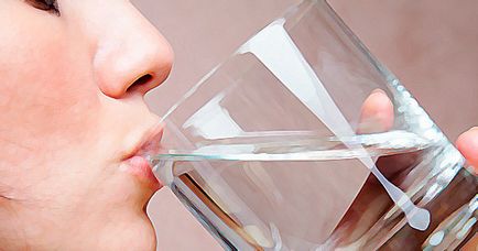 Защо да се пие много вода за загуба на тегло, помага да отслабнете, ако тя