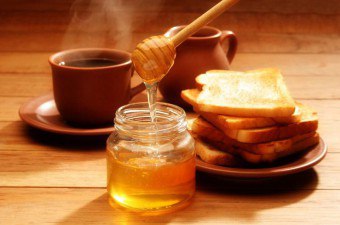Захаросан мед като стопилка, за да течност