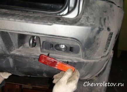Как да премахнете бронята на Chevrolet Нива