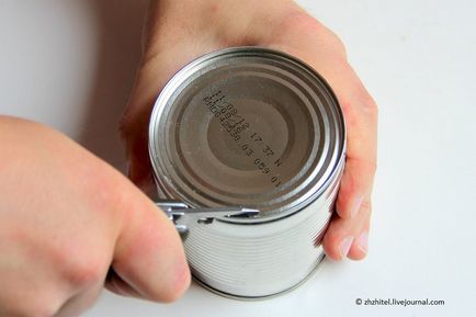 Как да се използва за отваряне бутилка за консервирани храни