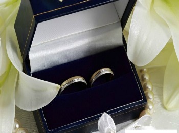 Мъжете носят сватбен пръстен