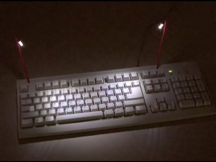Backlit клавиатура с ръцете си