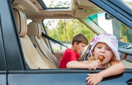 8 съвета за поддържане на чистия автомобил, когато децата играят в кабината