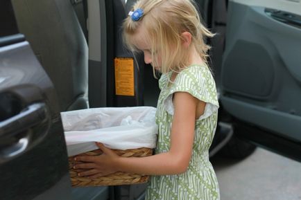 8 съвета за поддържане на чистия автомобил, когато децата играят в кабината