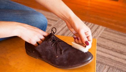 8 начина как да се почистят велурени обувки вкъщи