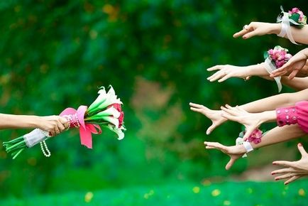 Хвърляне на букет на булката - сценарии и варианти (варианти) Хвърляне на букет на булката - сценарии и варианти