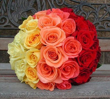 Цветя като подарък за сватбата, дали е необходимо да се даде един букет, снимка, видео съвети