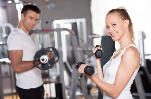 Фитнес у дома за начинаещи за отслабване видео, упражнения за жени и мъже