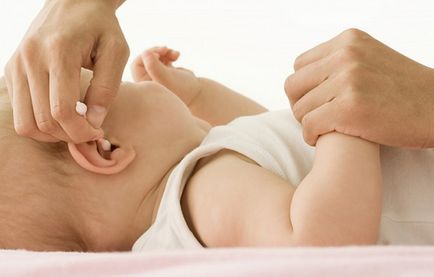 Как да се чисти ушите на дете от сярата правилно почистване на ушите при децата