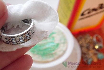 Как да се чисти сребро у дома от черно до блестящо бързо и ефективно