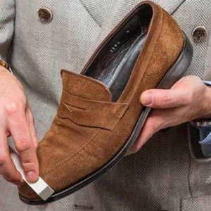 Как да се почисти велурени обувки с високо качество и ефективност в дома