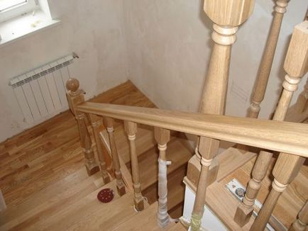 Как да се съберат дървена стълба с ръцете си с въртенето на сглобяеми елементи