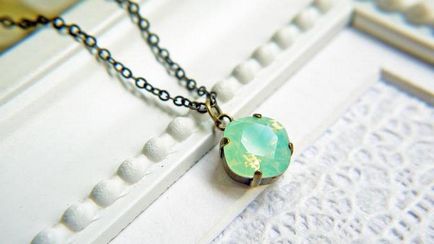 Stone стойност prasiolite имот да зодиакални знаци и описание (камък) Stone стойност prasiolite имот за знаците на зодиака и описание