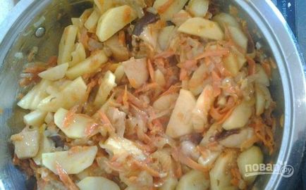Картофи с гъби в сметанов сос - стъпка по стъпка рецепта със снимки на