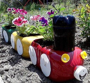 Flowerbeds на пластмасови бутилки (нд дивергентната форма) Легла на пластмасови бутилки