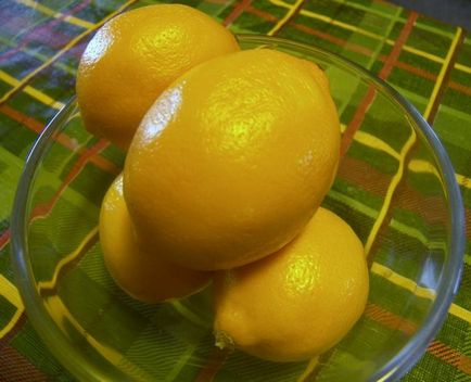 Лимон у дома