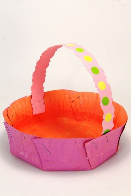 Великденски кошници с ръцете си от отпадъчни материали