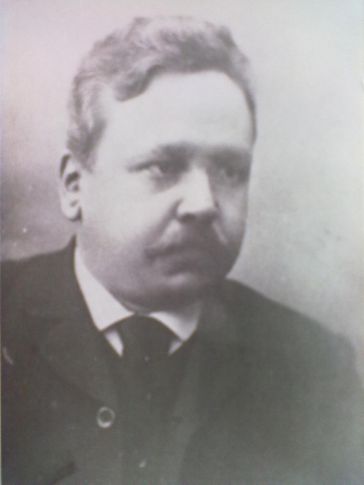 Пещерата в парка (директор Porshnyakov Музей) Пещерата в парка
