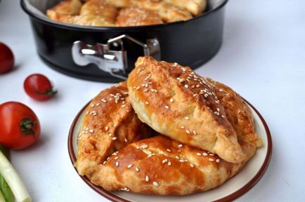 Торти и кифлички с пилешки рецепти със снимки, с пълнеж от сирене, картофи, черен дроб, месо, на (пълнене) Торти и кифлички с пилешки рецепти със снимки, с пълнеж от сирене, картофи, черен дроб, месо, на